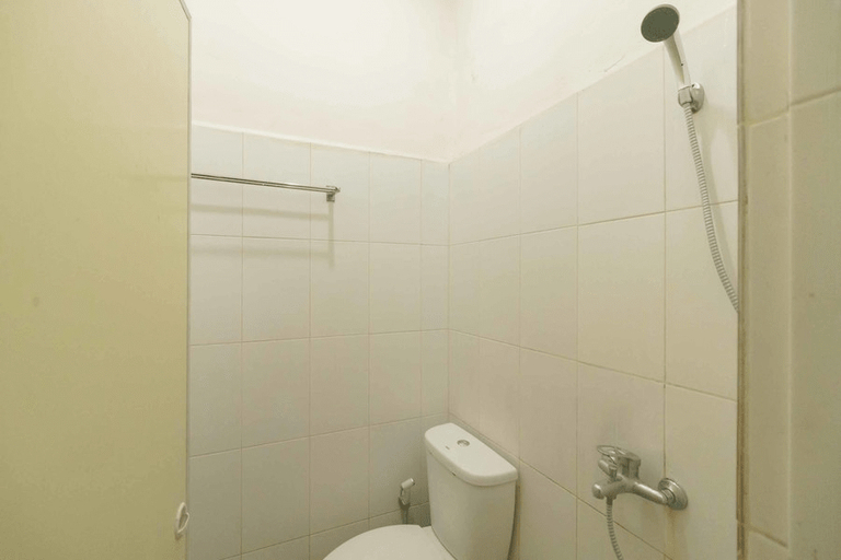 Bathroom, RedDoorz @ Haraito Tarutung, Tapanuli Utara
