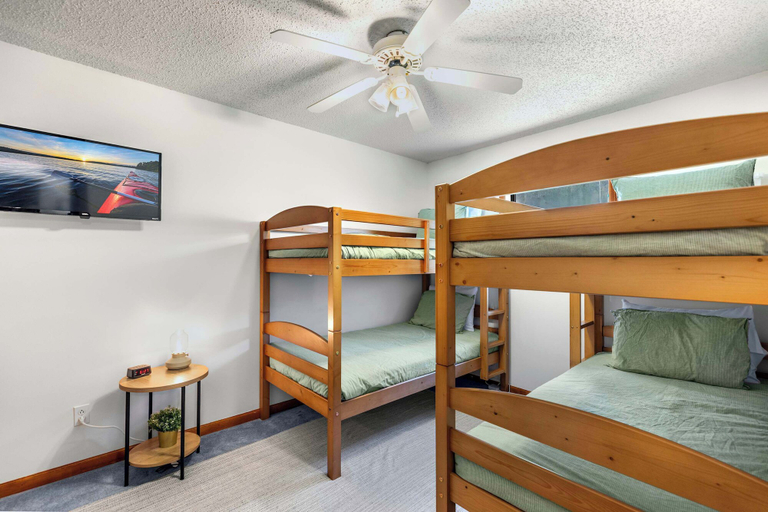 Bedroom, Sunset Escape - Fit For 8, Camden