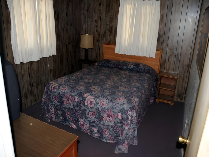 Bedroom 2, Rainbow Motel Hot Springs State Park Thermopolis, Hot Springs