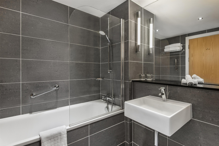 Bathroom 4, Radisson Blu Hotel Bristol, Bristol