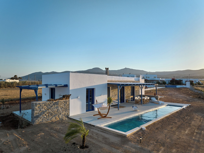 Pool, 2 Bed Villa - Sleeps 6 - Pets - Pool - Parking, South Aegean
