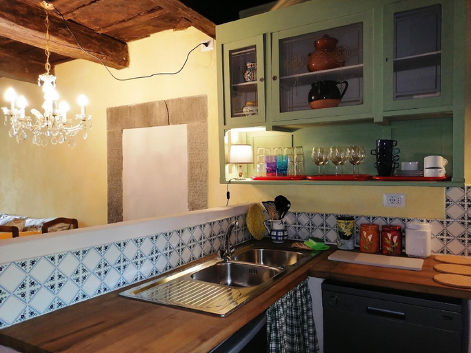 Others 4, Independent apartment with pool, Florence