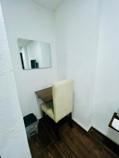 Others 2, Newyork Guest House, Thimbirigasyaya