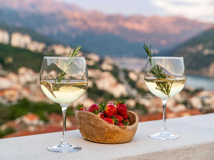 Food & Drinks 3, Apartments Villa Arcadia - Studio Apartment with Terrace and Sea View, Pojezerje
