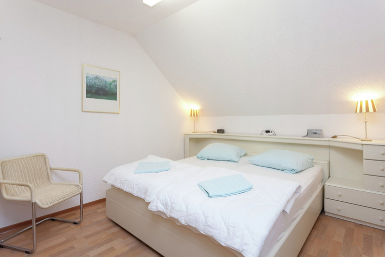 Room 2, Spacious Apartment in Frankenau Hesse Near the Forest, Waldeck-Frankenberg