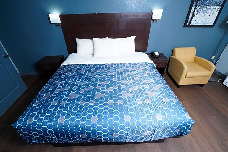Bedroom 2, Red Carpet Inn & Suites, Coweta