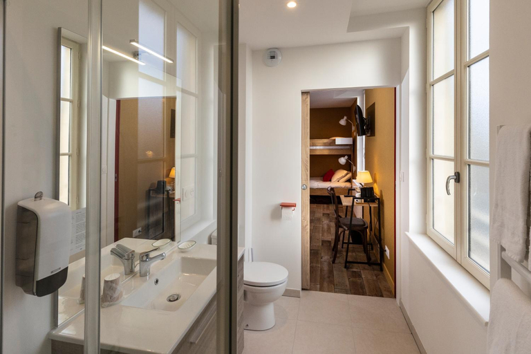Bathroom 3, L'Auberge des Artistes, Vendée