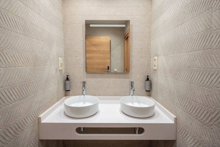 Bathroom 3, LUTHIA Puerta del Sol, Madrid