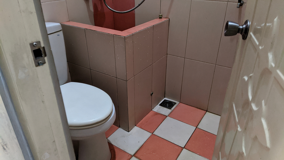 Bathroom 5, Family Stay GuestB'Doctor, Magelang