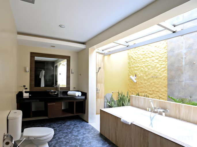 Bathroom 4, Club Serena Resort, Moalboal