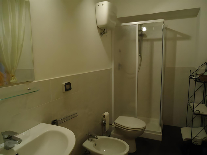 Bathroom 5, B&B Pantaneto Palazzo Bulgarini, Siena