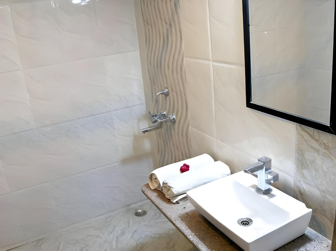 Bathroom 4, Narayans Leela Inn By SGOH, Udaipur
