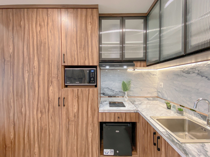 Private kitchen 3, Spacious And Homey Studio Apartment At Pollux Chadstone, Cikarang