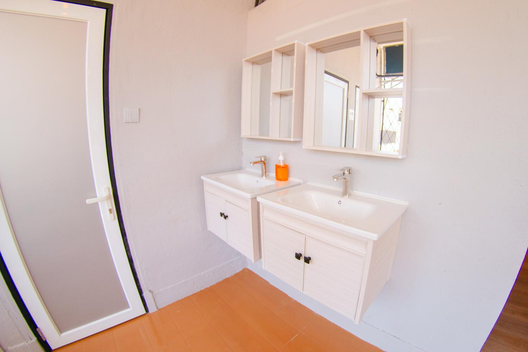 Bathroom 4, Concrete Jungle Cabin, Kota Kinabalu
