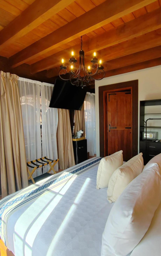 Bedroom 2, Five Queens Boutique Hotel, Allende