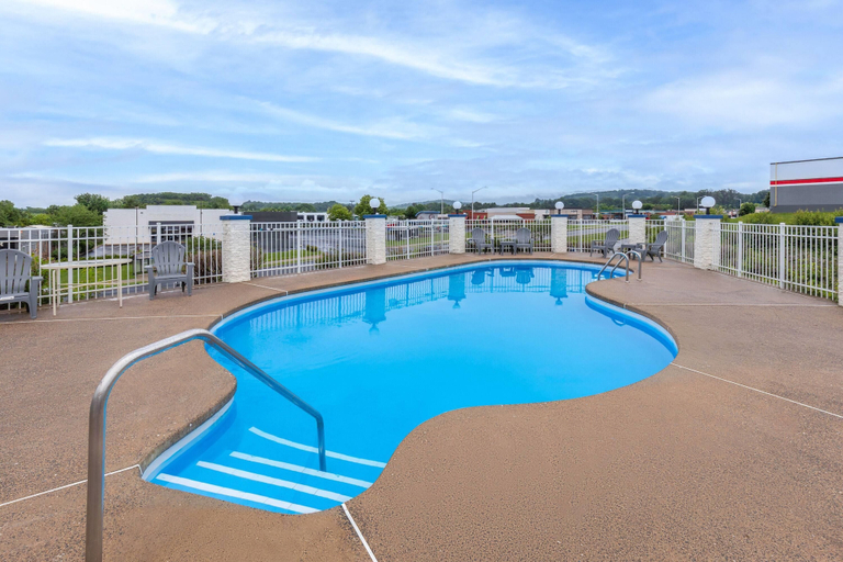 Sport & Beauty 5, Days Inn by Wyndham Harrisonburg, Harrisonburg
