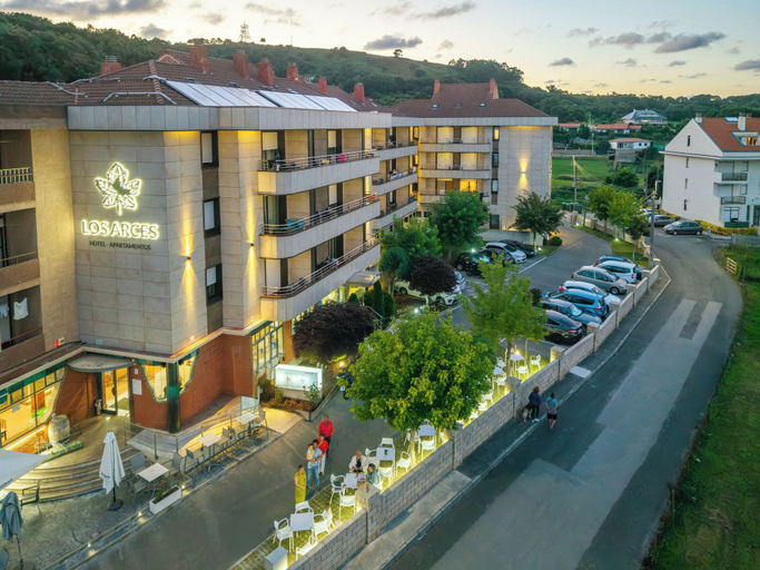 Exterior & Views