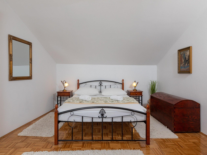 Bedroom 2, Holiday Home By The Sea, Ston