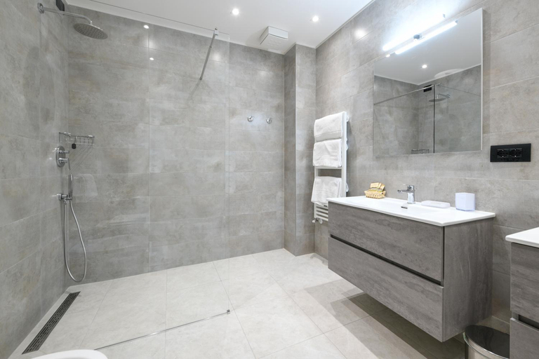 Bathroom 5, Lido International, Brescia