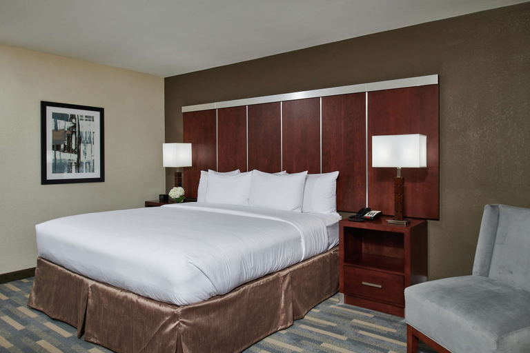 Bedroom 4, DoubleTree by Hilton Raleigh Crabtree Valley, Wake