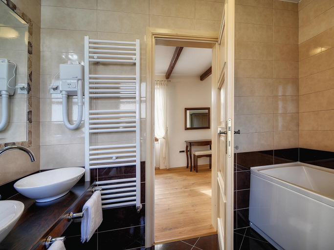 Others 5, Holiday Home in Golas with Private Pool, Bale