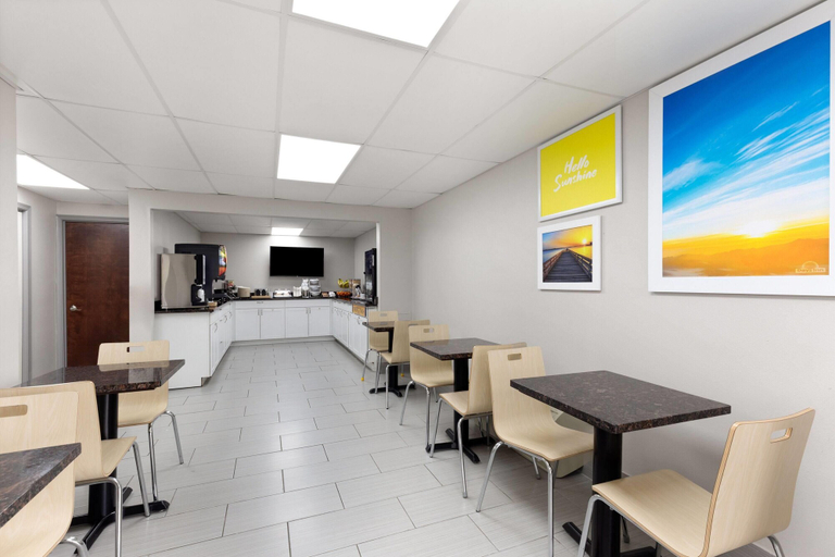 Food & Drinks 5, Days Inn by Wyndham Harrisonburg, Harrisonburg