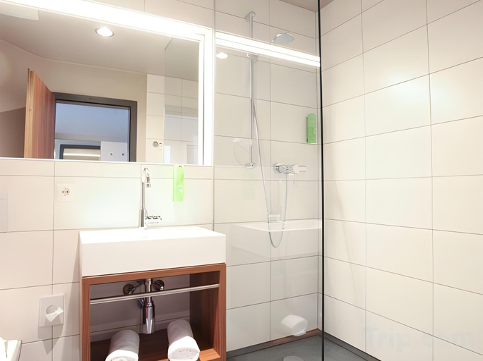 Bathroom 4, RiKu HOTEL Neu-Ulm, Neu-Ulm