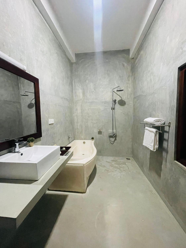 Shower, Villa Tambaka, N. Palatha Central