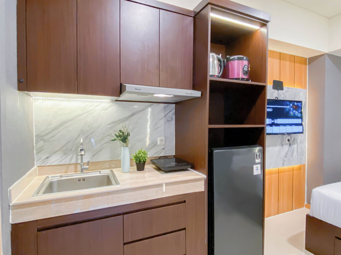 Dining Room 2, Chic And Cozy Studio At Meikarta Apartment, Cikarang
