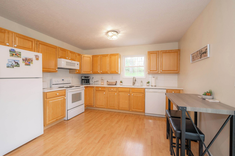 Others 5, Ark Encounter 4BR 2 Living Rooms Sleeps 8, Grant