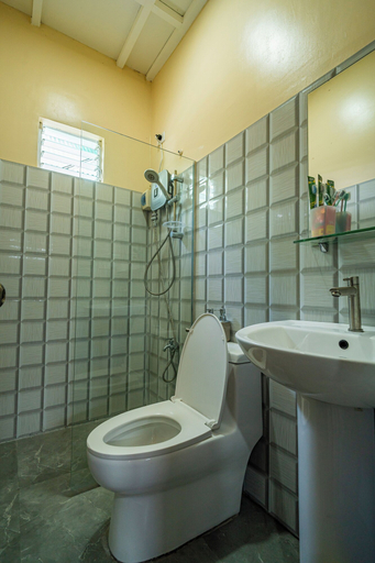Bathroom 4, Ana-as Apartelle, Panglao