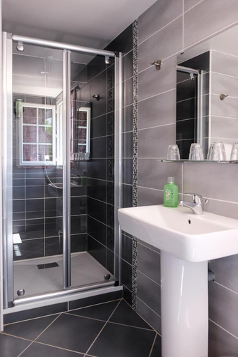 Bathroom 2, hotel Piellenia, Pyrénées-Atlantiques