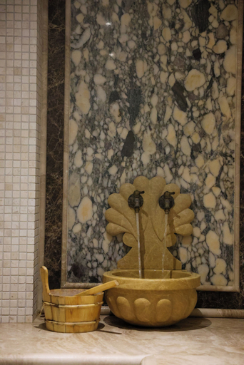 Bathroom 5, Hotel Colombo, Beratit