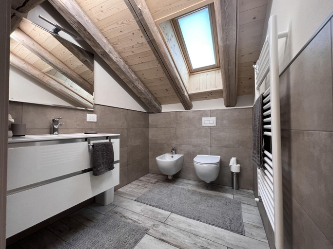 Bathroom 2, 029 Trilocale Duplex, Carisolo, Trento