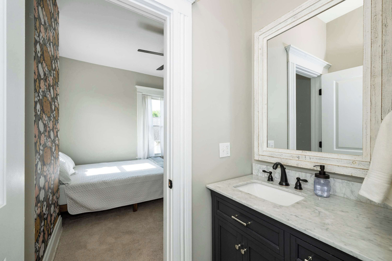 Others 5, Ludlow Lodge w/ City Views, Kenton