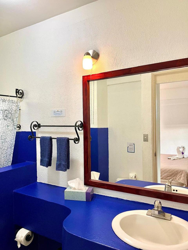Bathroom 3, La Puerta del Sol, Carrillo