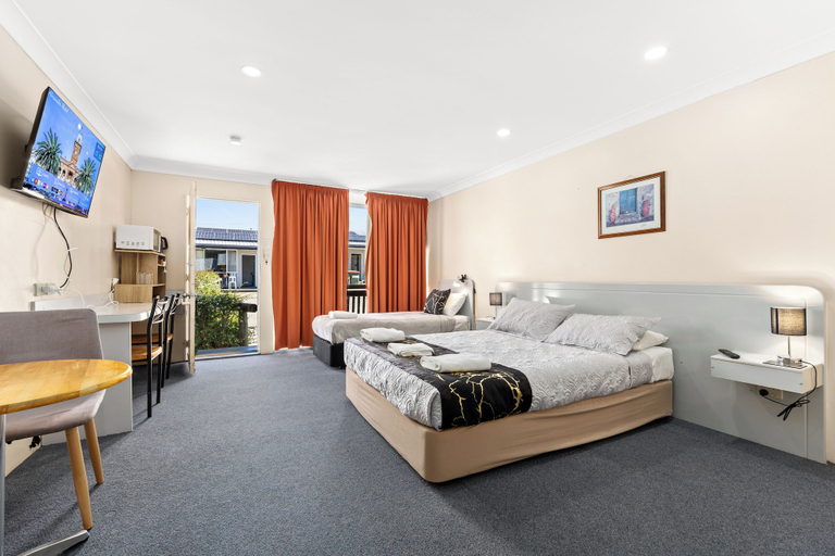 Bedroom 3, Alexander Motel, Warwick - Central