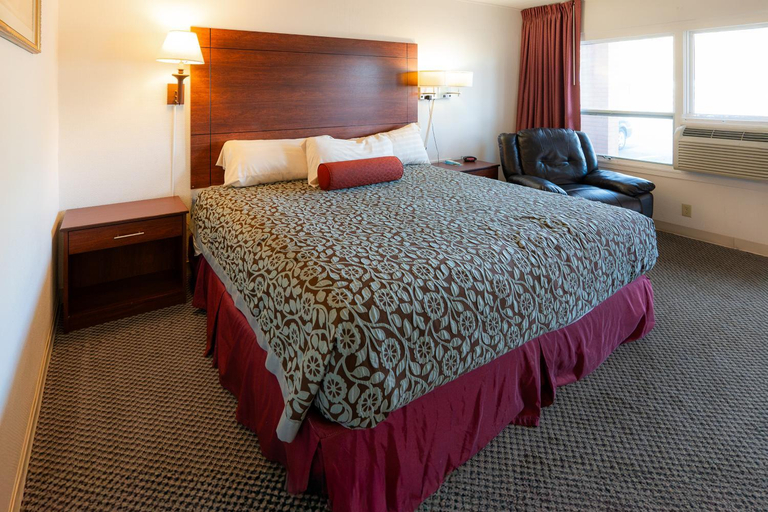 Bedroom 2, Hills Inn, Fall River