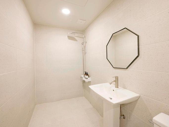 Bathroom 5, Changwon Palyongdong Hotel Leo, Changwon