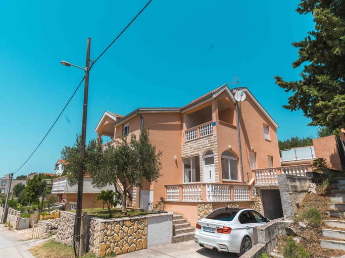 Others 5, Capacious Holiday Home in Maslenica, Jasenice