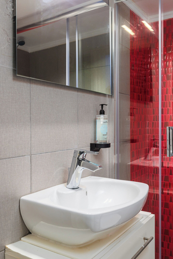Bathroom 4, Sienna by halu!, Central Macedonia