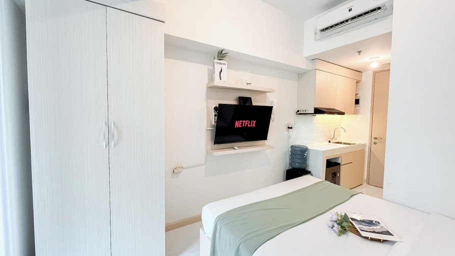Bedroom, Comfy And Best Deal Studio Apartment Tokyo Riverside Pik 2, Tangerang