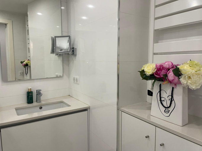 Bathroom 4, Hotel Le Fouquet's, Alpes-Maritimes