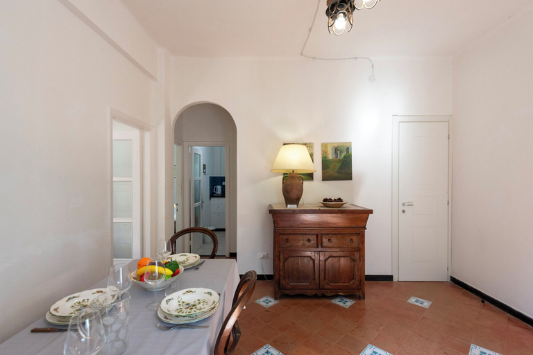 Dining room 4, Middle Apartment Vernazza, La Spezia