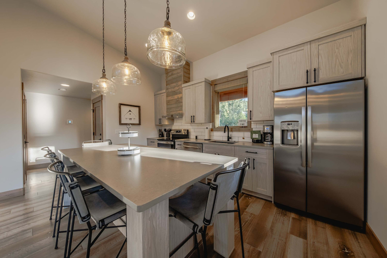 Others 5, Wilderness Club Cabin Sleeps 7, Lincoln