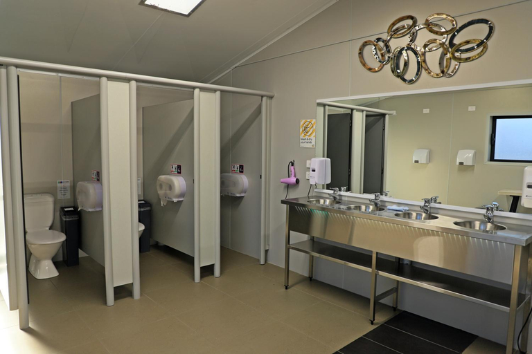 Bathroom 4, Lakes Edge Holiday Park, Mackenzie