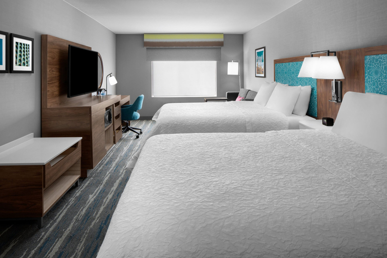 Bedroom 3, Hampton Inn & Suites By Hilton Long Island Farmingdale, Suffolk