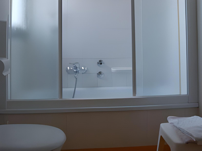 Bathroom 3, Hotel Wally, Venezia