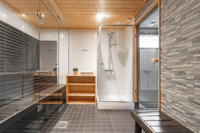 Others 5, Scenic Lakeside Cabin in Tahko - Hot Tub, North Savonia
