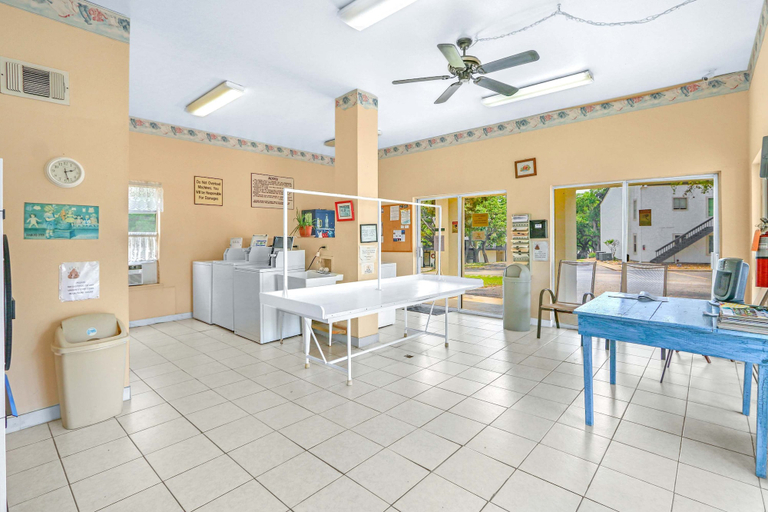 Food & Drinks, Charming Lakeside Condo - Moments to Lake Fun, Comal